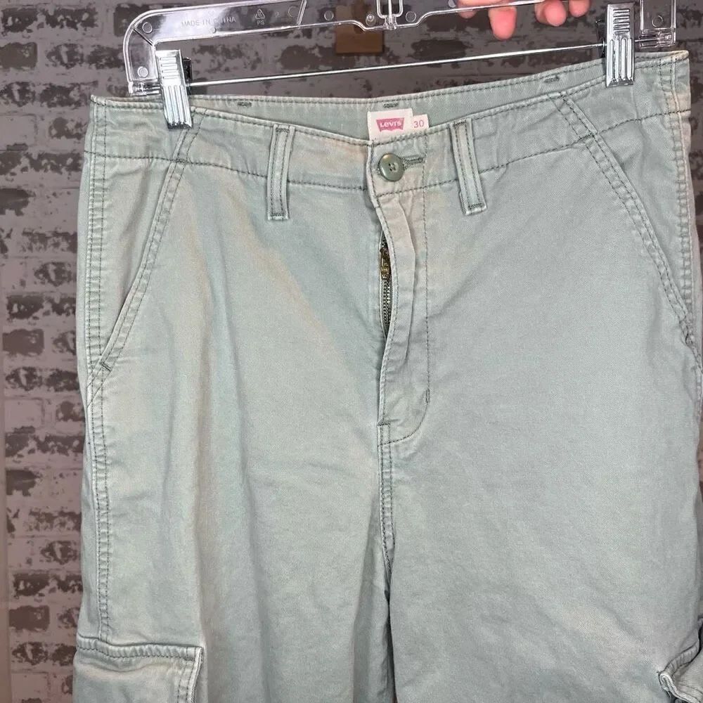 Levi’s | women sage green cargo joggers